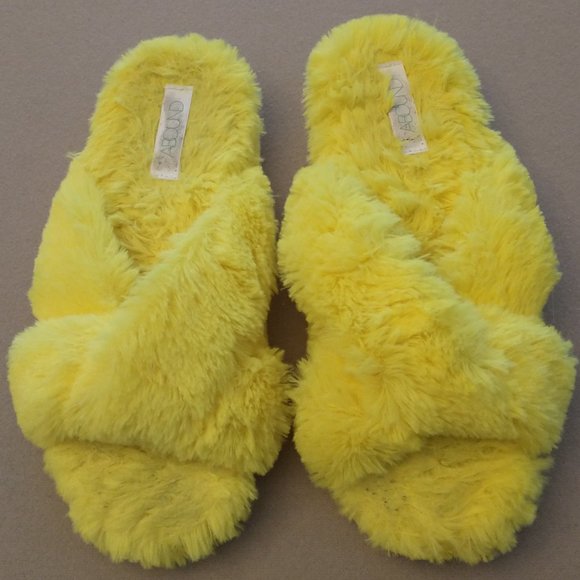 Women's Abound yellow fluffy slippers size M (7-8) - Picture 2 of 9